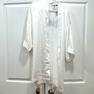 Brand new bride robe. never worn.